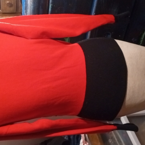 Pierre Cardin red sweater with beaded decorations. - Picture 5 of 5